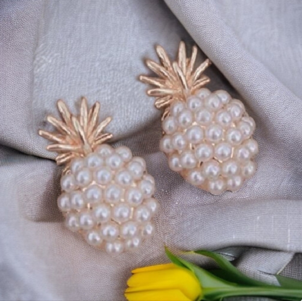 Pearl Pineapple Earrings 🍍 - Picture 9 of 11